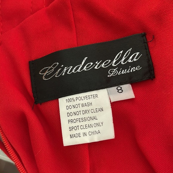 Long wedding red dress with slit and open back - Picture 9 of 9